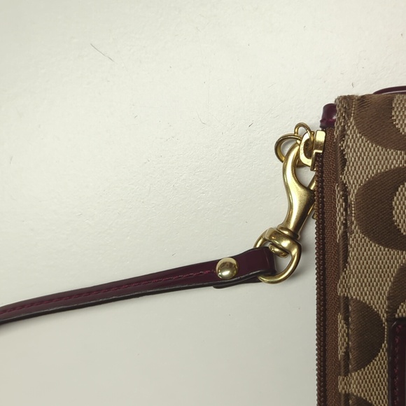 Coach wristlet in excellent condition - Picture 4 of 6